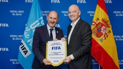 Foto: FIFA. Gianni Infantino junto a Rafael Louzán, presidente de la RFEF.