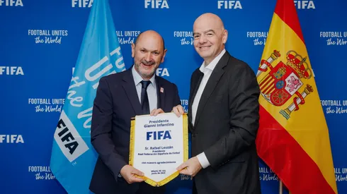 Foto: FIFA. Gianni Infantino junto a Rafael Louzán, presidente de la RFEF.