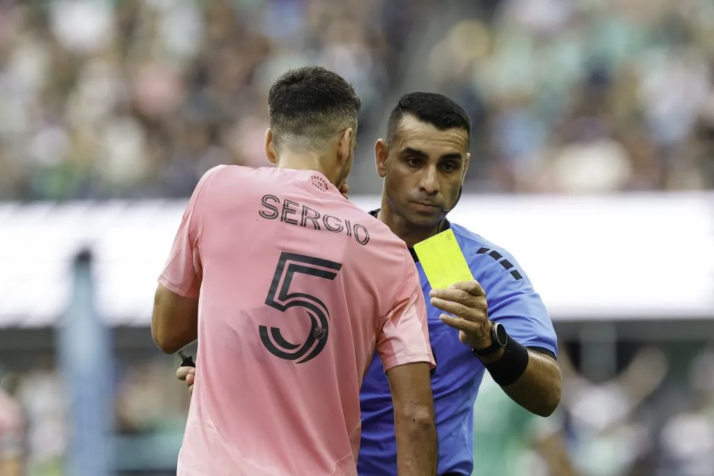 Juan Calderón también ha pitado en partidos de la MLS y Leagues Cup. (Foto: GettyImages)