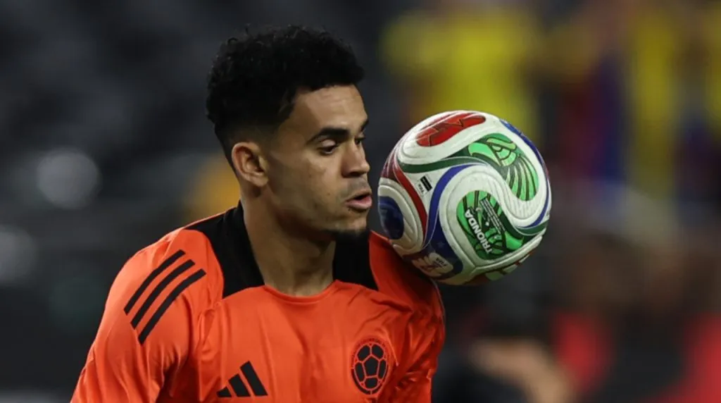 Luis Díaz con el balón del Mundial 2026. (Foto: Getty Images)