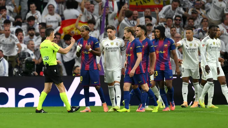 Empezó con polémica Real Madrid vs. Barcelona.