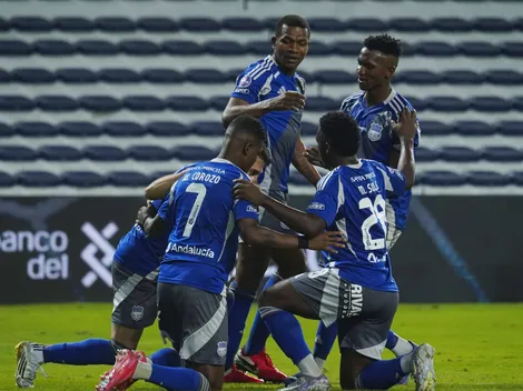 Jugador de Emelec sortea una camiseta para conseguir dinero para los trabajadores del club