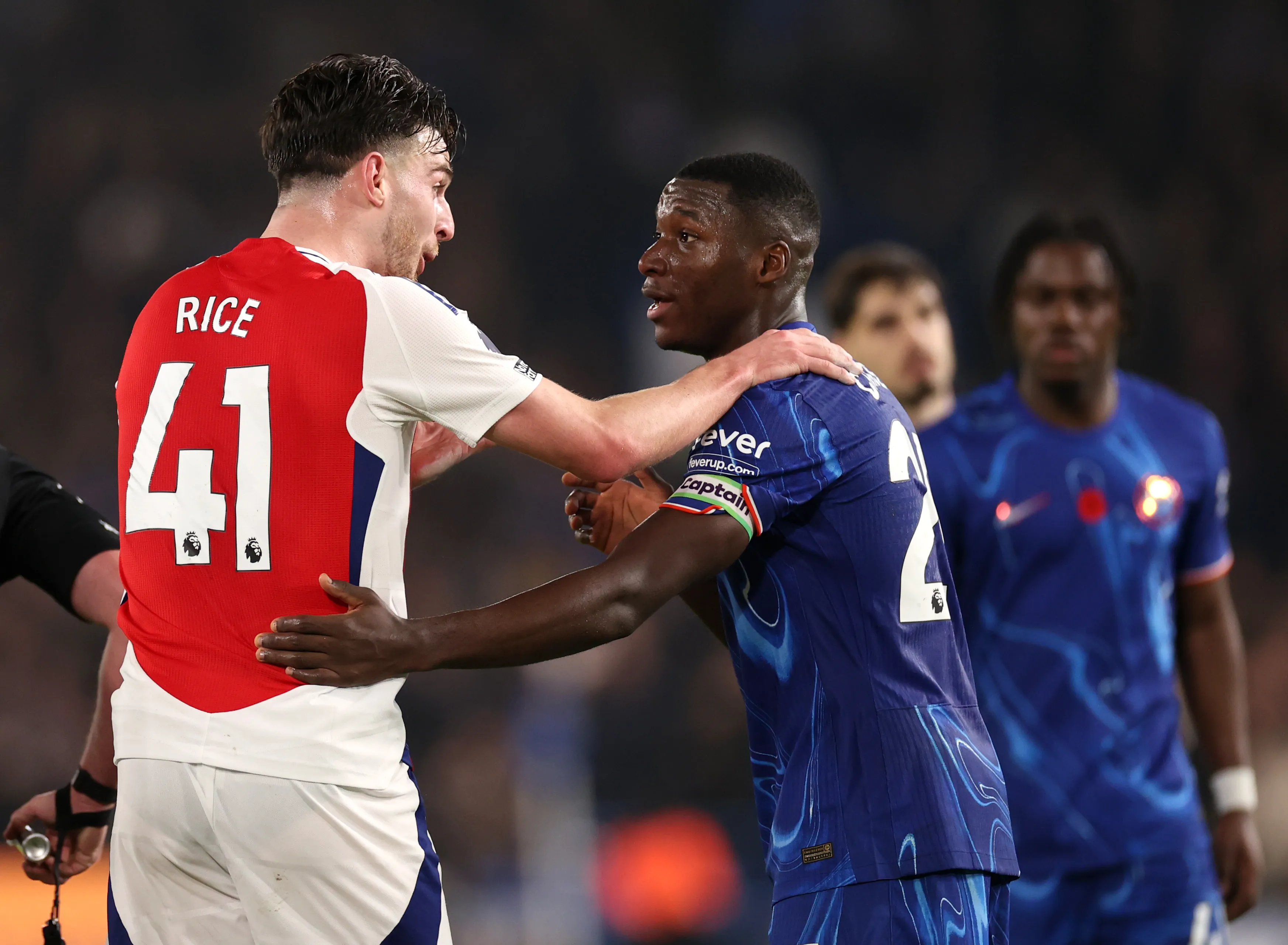 Moisés llegó a Chelsea, y Arsenal fichó a Declan Rice. (Foto: GettyImages)