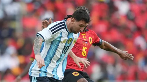 Messi registró un gol y una asistencia en Angola vs. Argentina.