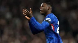 VIDEO | El tremendo cruce de Moisés Caicedo contra el FC Barcelona Foto: Getty