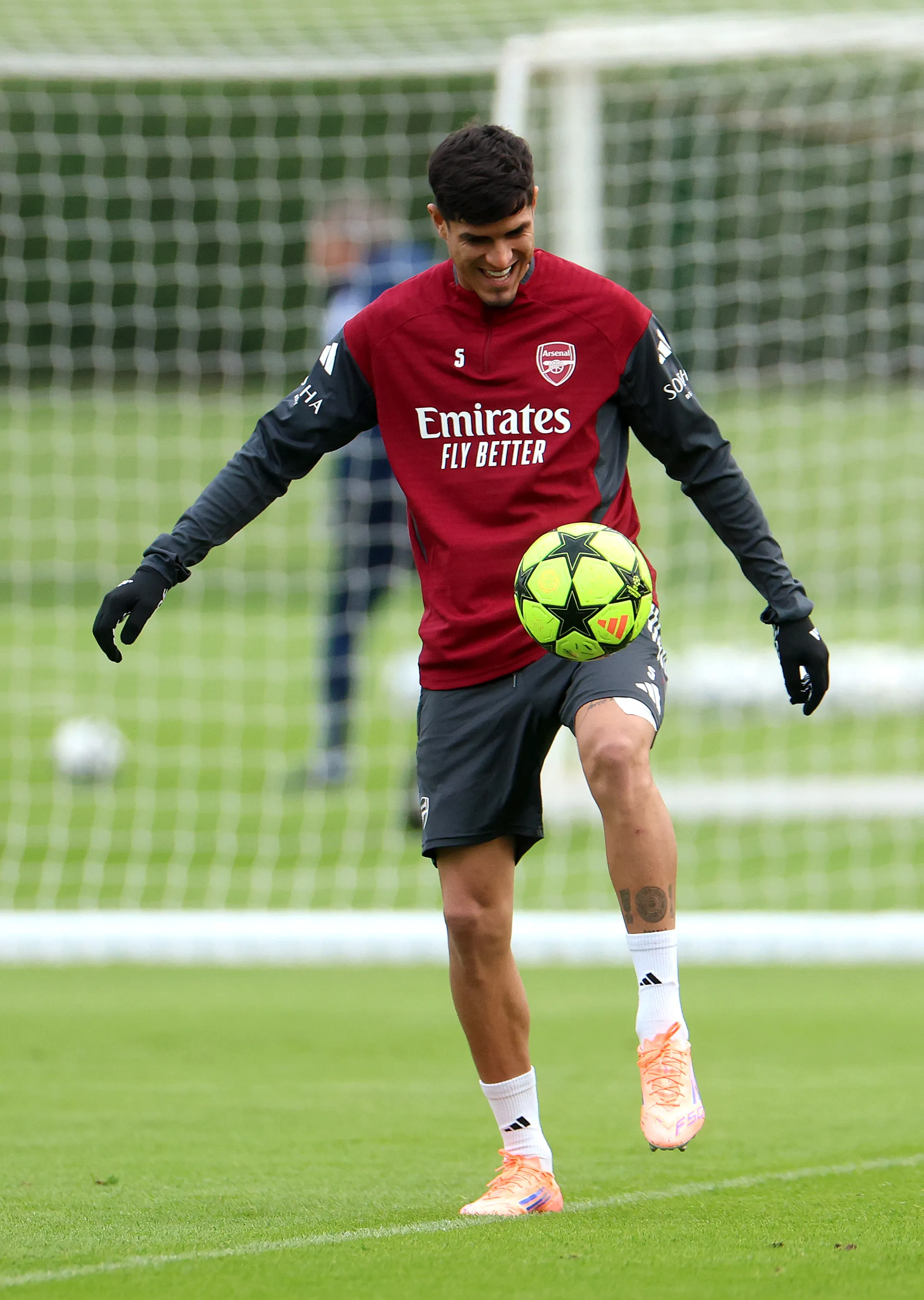 Hincapié sería titular en Arsenal por la Champions League. (Foto: GettyImages)