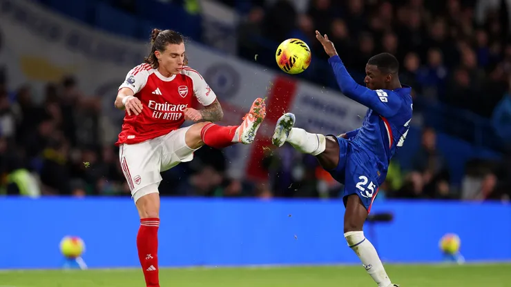 VIDEO | Moisés Caicedo salió expulsado contra el Arsenal de Piero Hincapié Foto: Getty