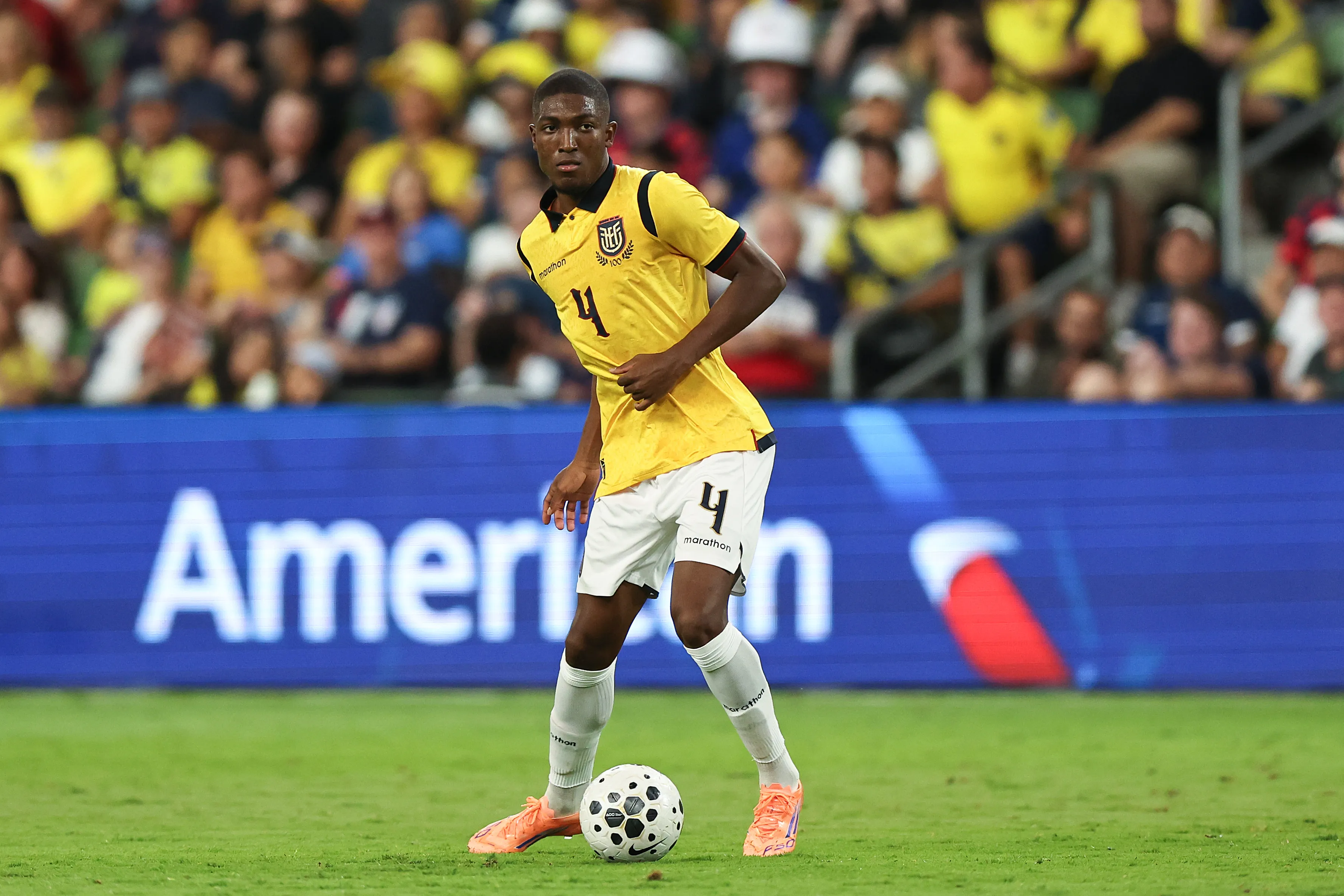 Joel Ordóñez es titular en la Selección de Ecuador. (Foto: GettyImages)