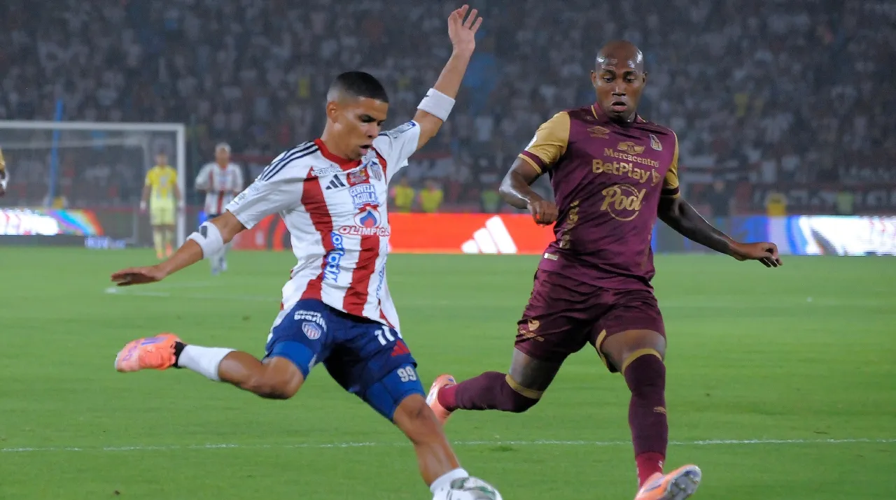 Jugada de la final entre Junior y Tolima en la Liga Colombiana. (Foto: Vizzor Image)