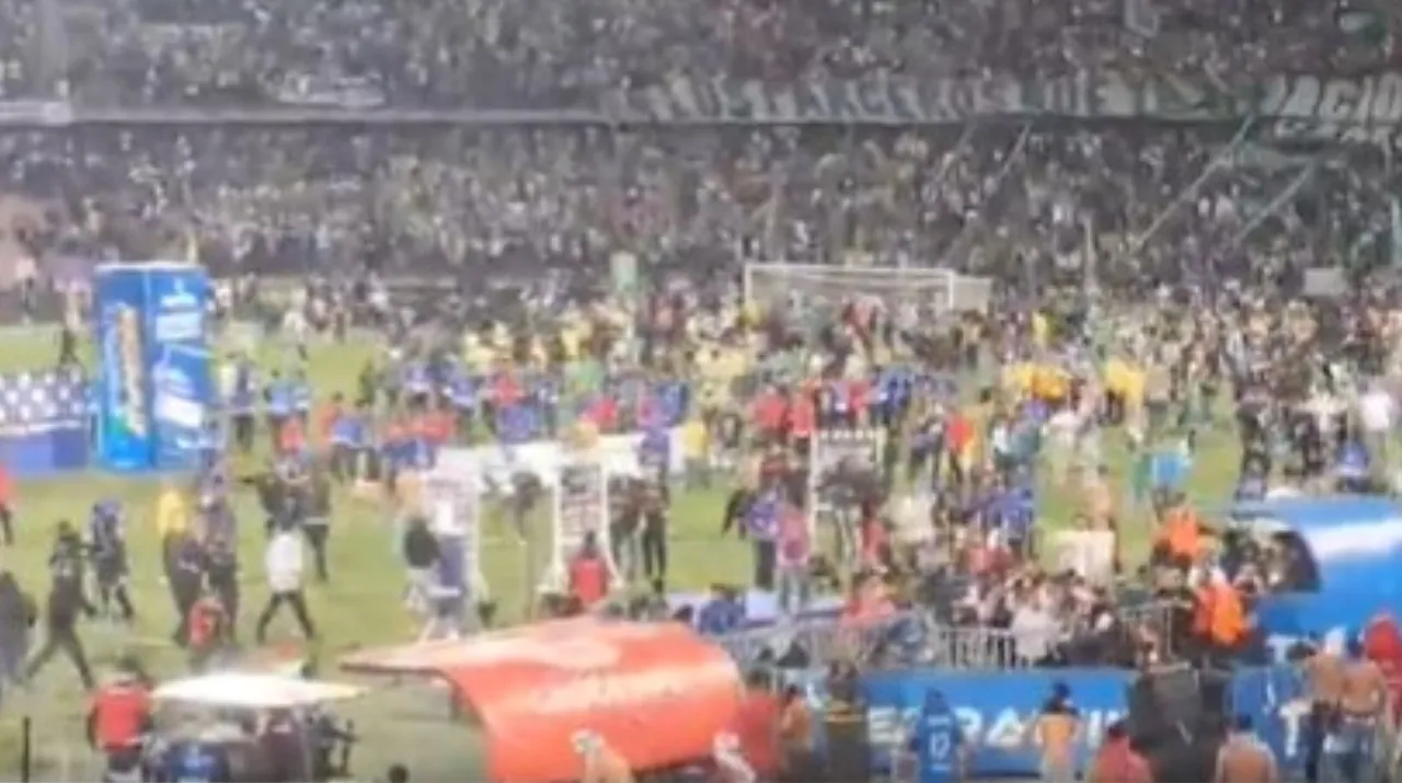 Hinchas del DIM invadieron la cancha al final de la Copa Colombia 2025