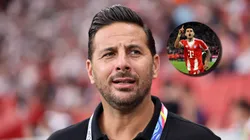 Claudio Pizarro, a los pies de Luis Díaz en Bayern Munich.