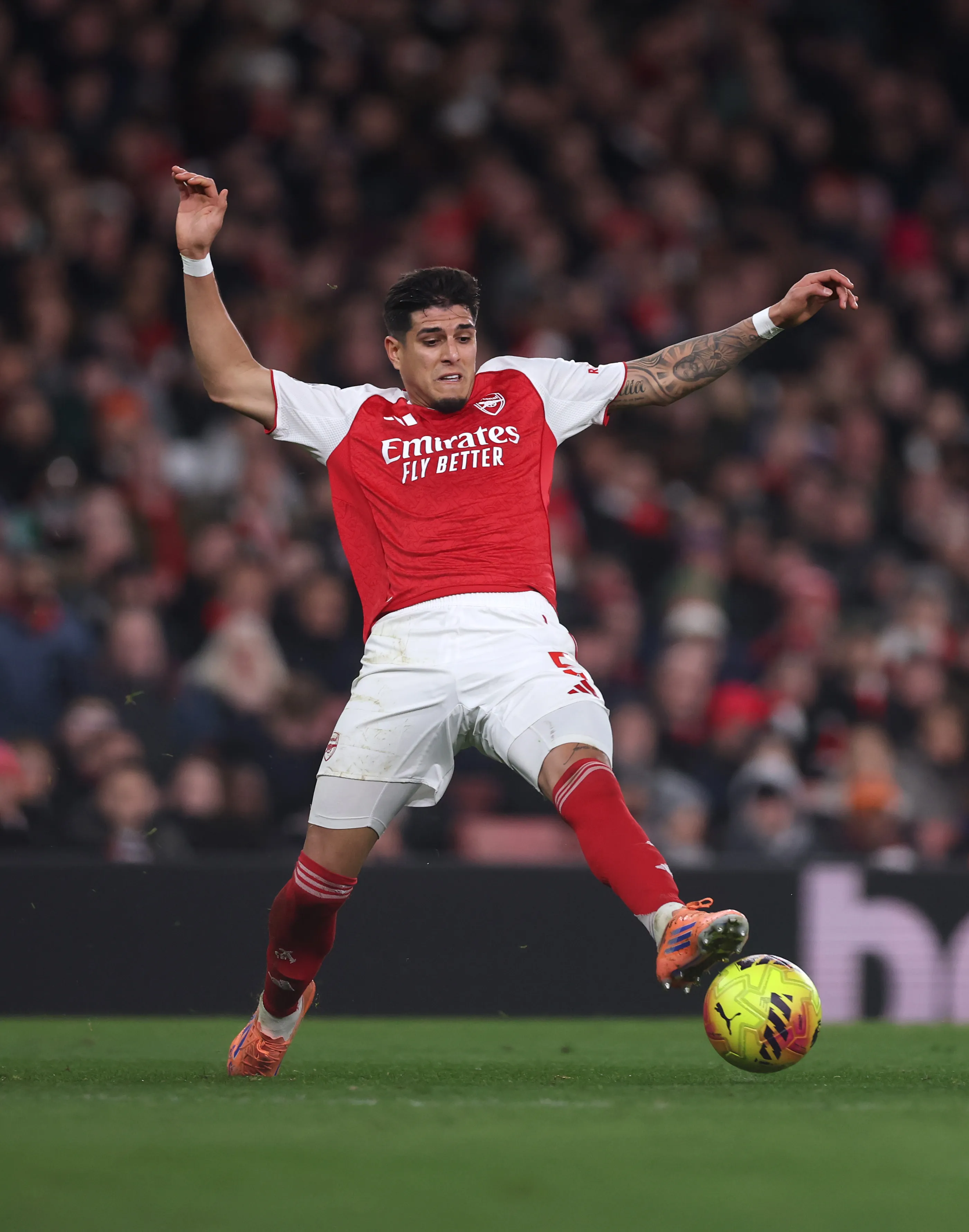 Piero Hincapié vive un gran momento en Arsenal. (Foto: GettyImages)