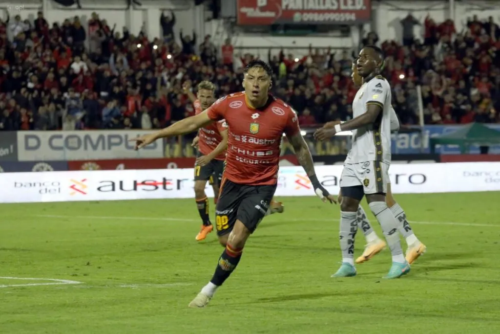 Alejandro Tobar –  Deportivo Cuenca también es objetivo para Liga de Quito.