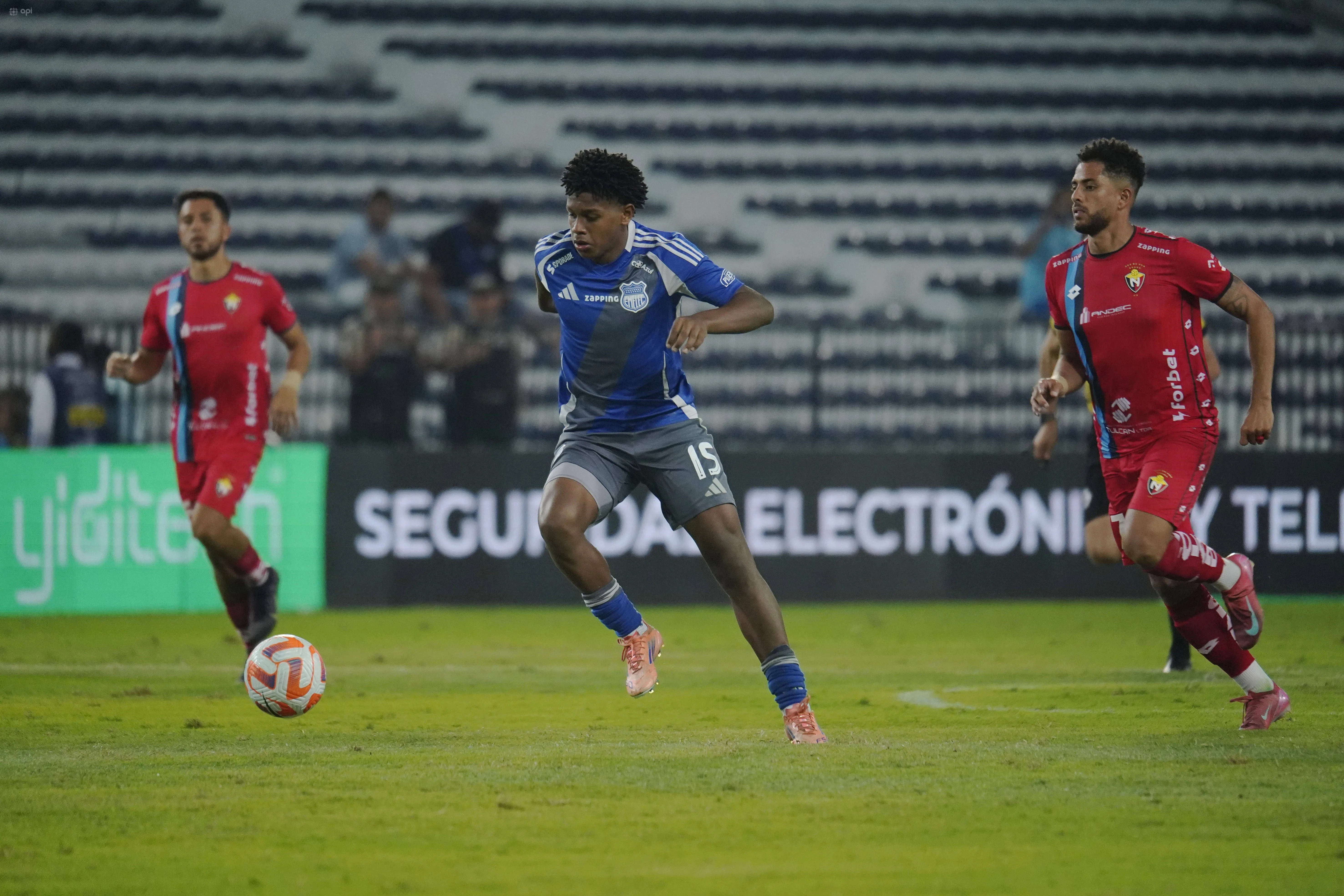 Luis Fragozo se quedaría en Emelec para 2026. (Foto: Imago)