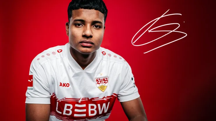 Jeremy Arevalo se fue al Stuttgart ¿cuál será su salario?