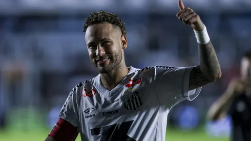 Neymar renovó por un año más con el Santos, en donde espera encontrar continuidad y volver a ser citado para la Selección de Brasil.