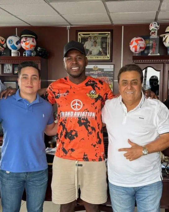 El ‘Loco’ fue anunciado como nuevo jugador de Libertad. (Foto: @MrOFFSIDER)