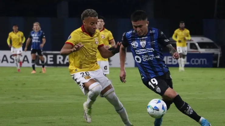 Barcelona sigue sumando refuerzos y ahora se queda con un jugador de Indepediente del Valle para el primer equipo. Foto: IMAGO