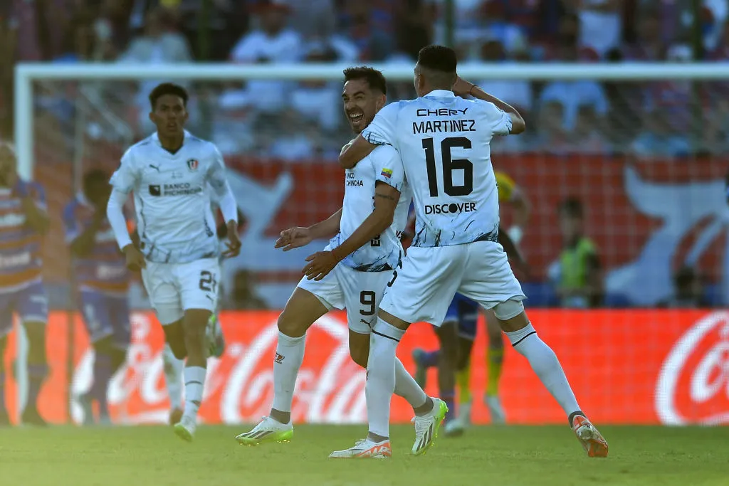 Lisandro Alzugaray  gol en Copa Sudamericana 2023. Foto: Getty.