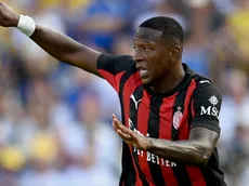 Pervis Estupiñán levantó su nivel en el AC Milan pero ya lo ponen en la Premier League