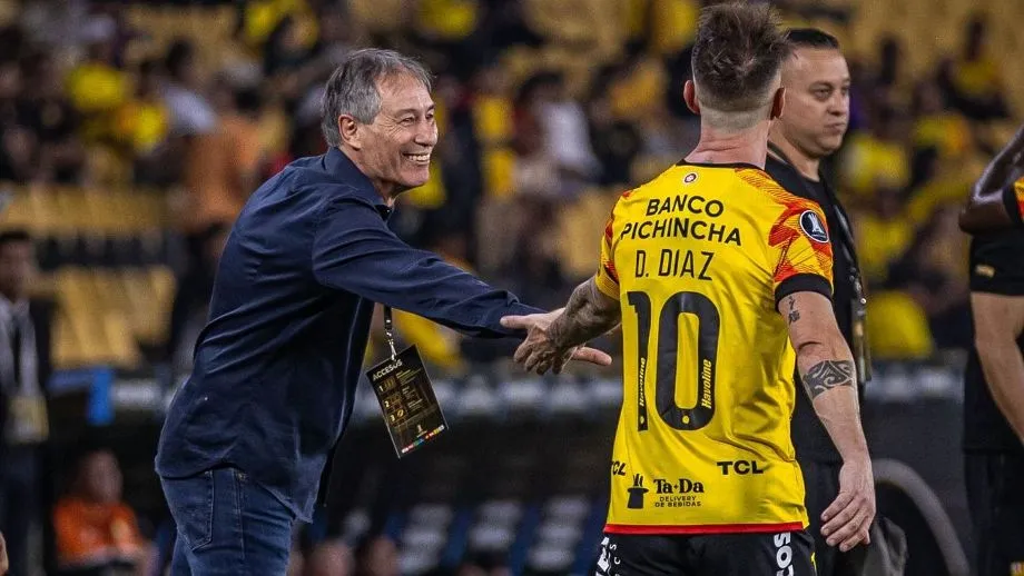 Damián Díaz – Ariel Holan. Foto: API.