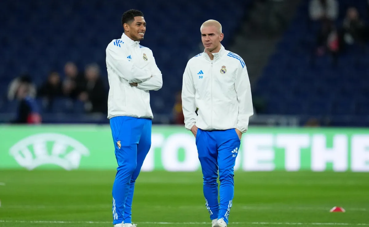 Así recibieron los hinchas del Real Madrid a Mastantuono tras los silbidos del fin de semana