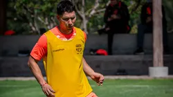 César Farías y su primer once titular con Barcelona Foto: Barcelona