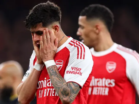 Manchester United le ganó al Arsenal y los hinchas apuntaron a Piero Hincapié