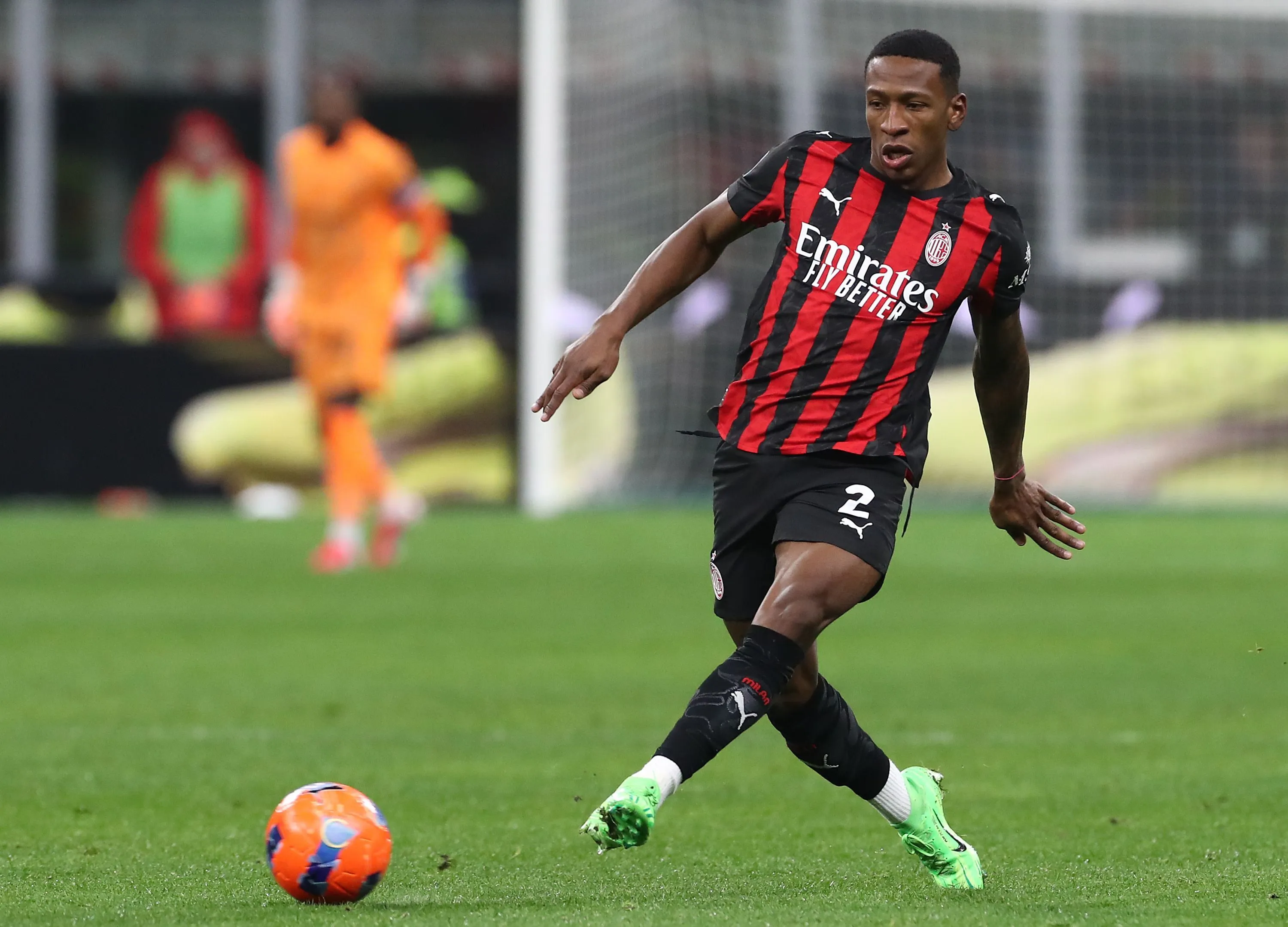 Pervis Estupiñán no juega en AC Milan y preocupa a Ecuador. (Foto: GettyImages)
