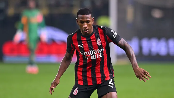 AC Milan está dispuesto a vender a Pervis Estupiñán y dos grandes de Europa lo quieren Foto: Getty