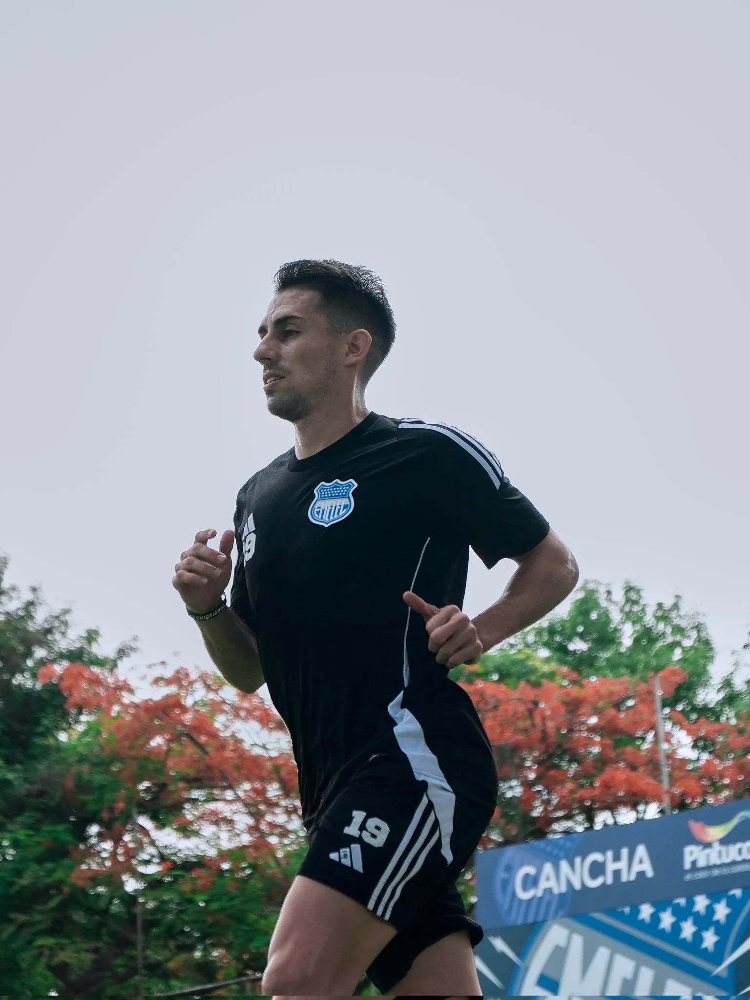 Ruiz Gómez no podría ser inscrito por Emelec. (Foto: @CSEmelec)