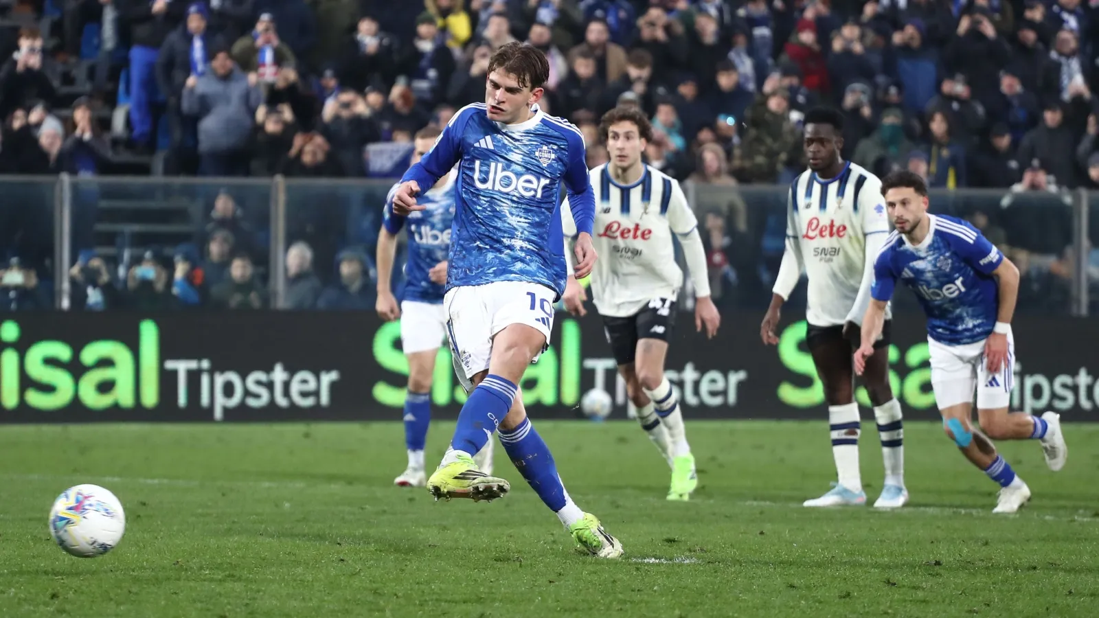 Nico Paz falló su tercer penalti seguido en Como: GETTY