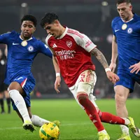 VIDEO | Arsenal es finalista de la Copa de la Liga y Piero Hincapié casi se manda un golazo