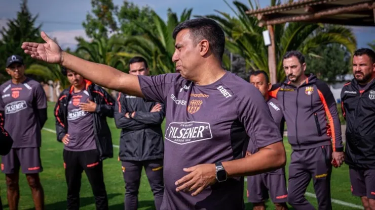 César Farías dará salida a dos jugadores más de Barcelona ¿efecto Noche Amarilla? Foto: Barcelona SC