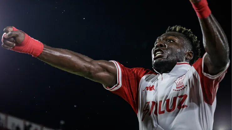 Jordy Caicedo se fue llorando del partido de Huracán