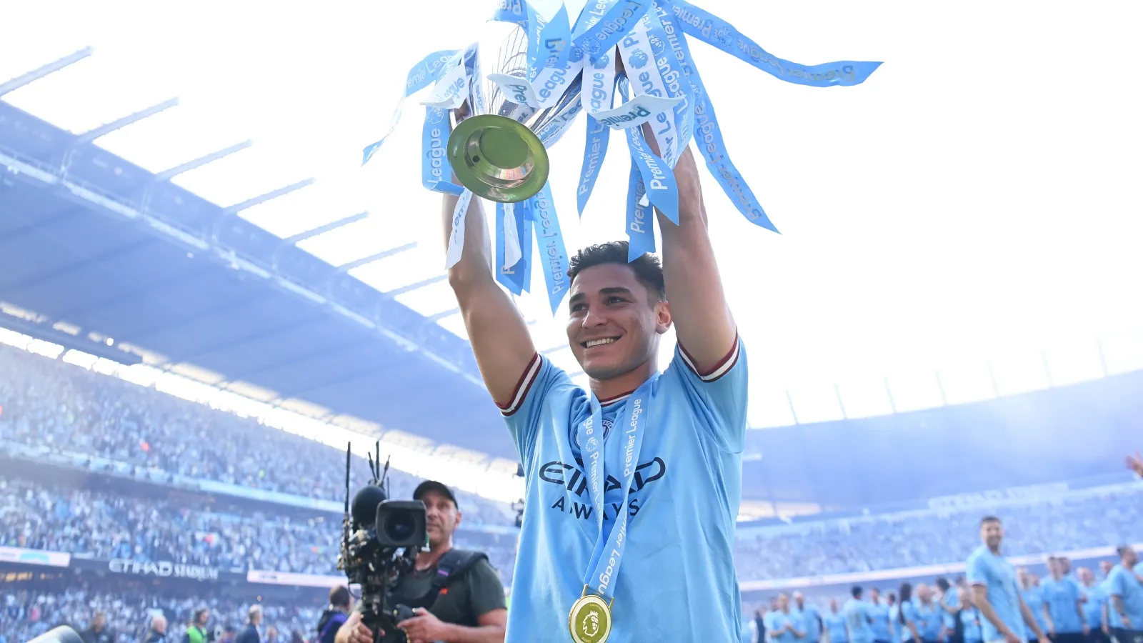 Julián Alvarez ya ganó la Premier con Manchester City en el pasado: GETTY
