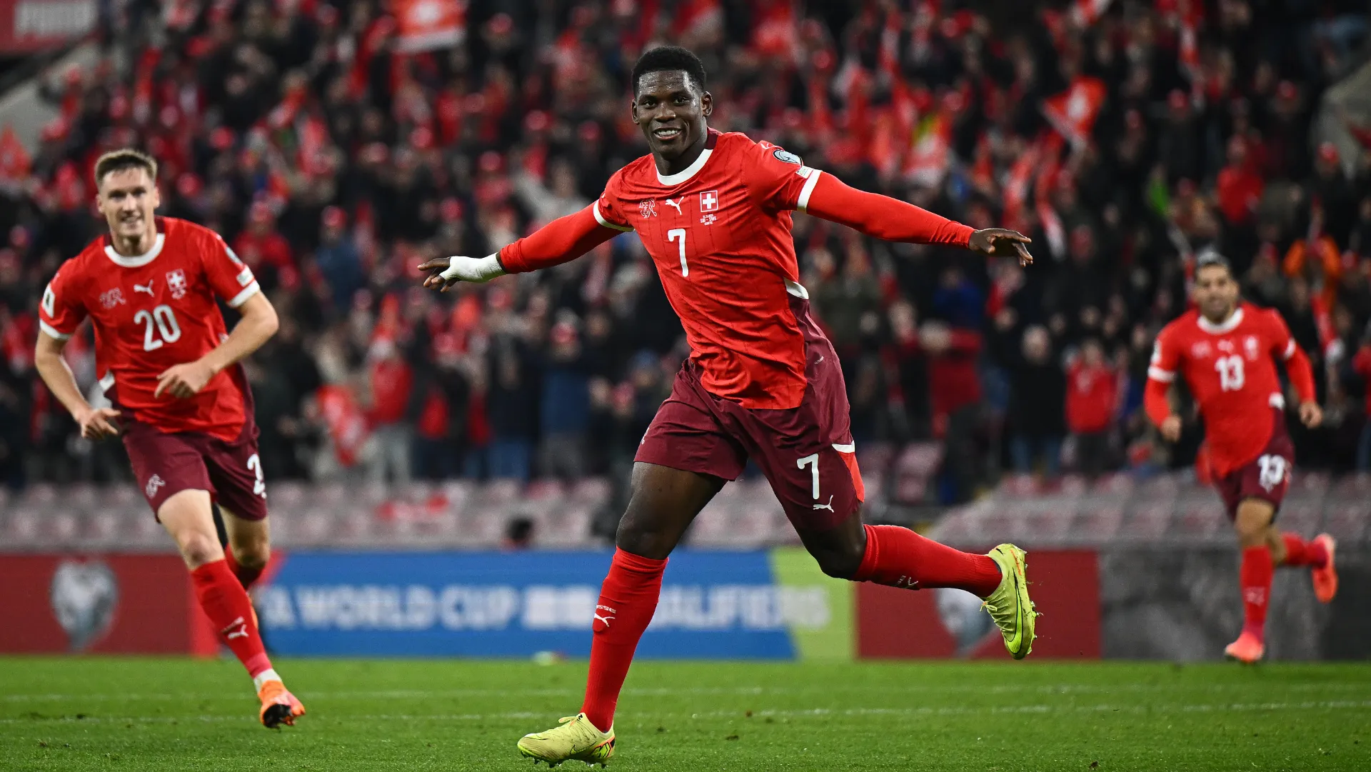 Breel Embolo es la referencia de ataque la selección de Suiza. (GETTY IMAGES)