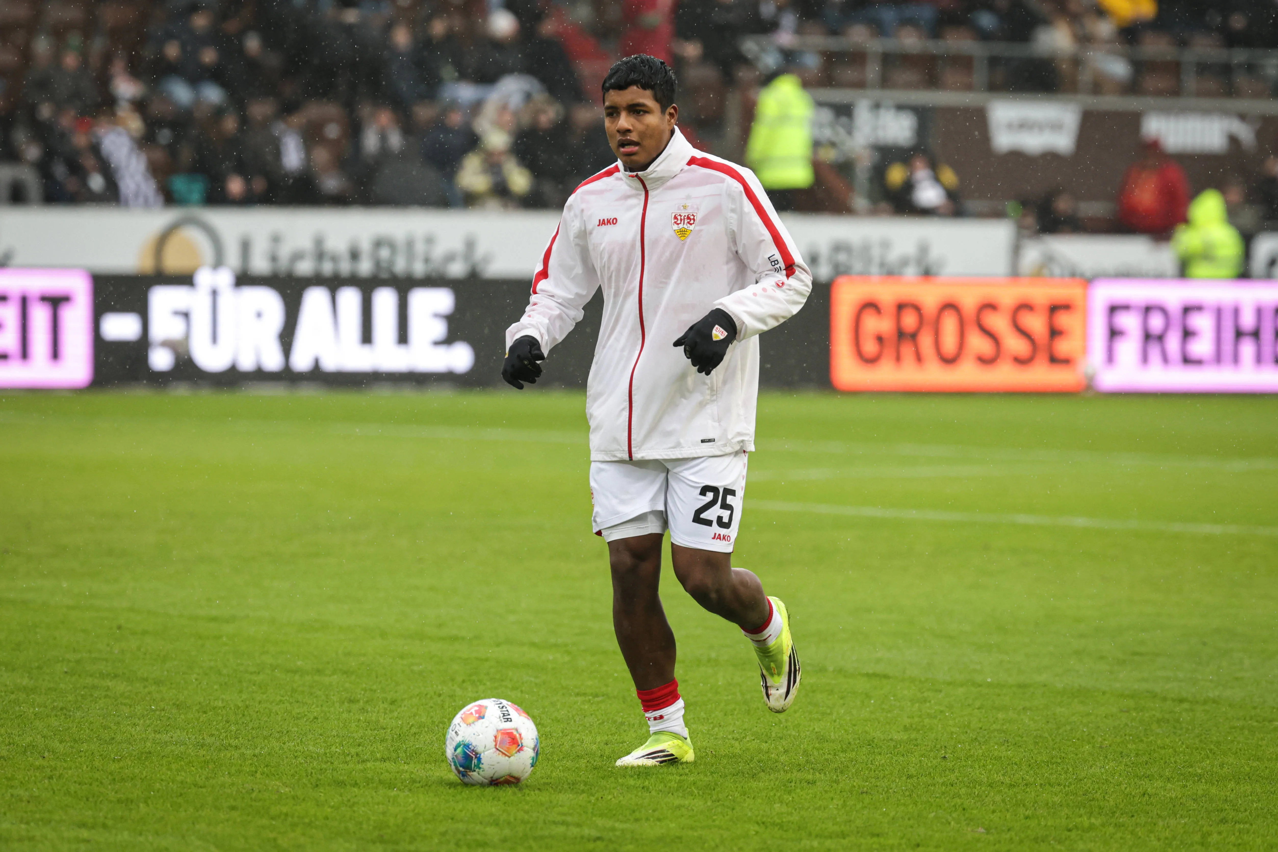 Arévalo es suplente en el Stuttgart. (Foto: Imago)