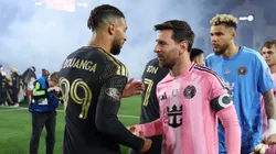 Denis Bouanga habló de lo que ocasiona Messi en la cancha.