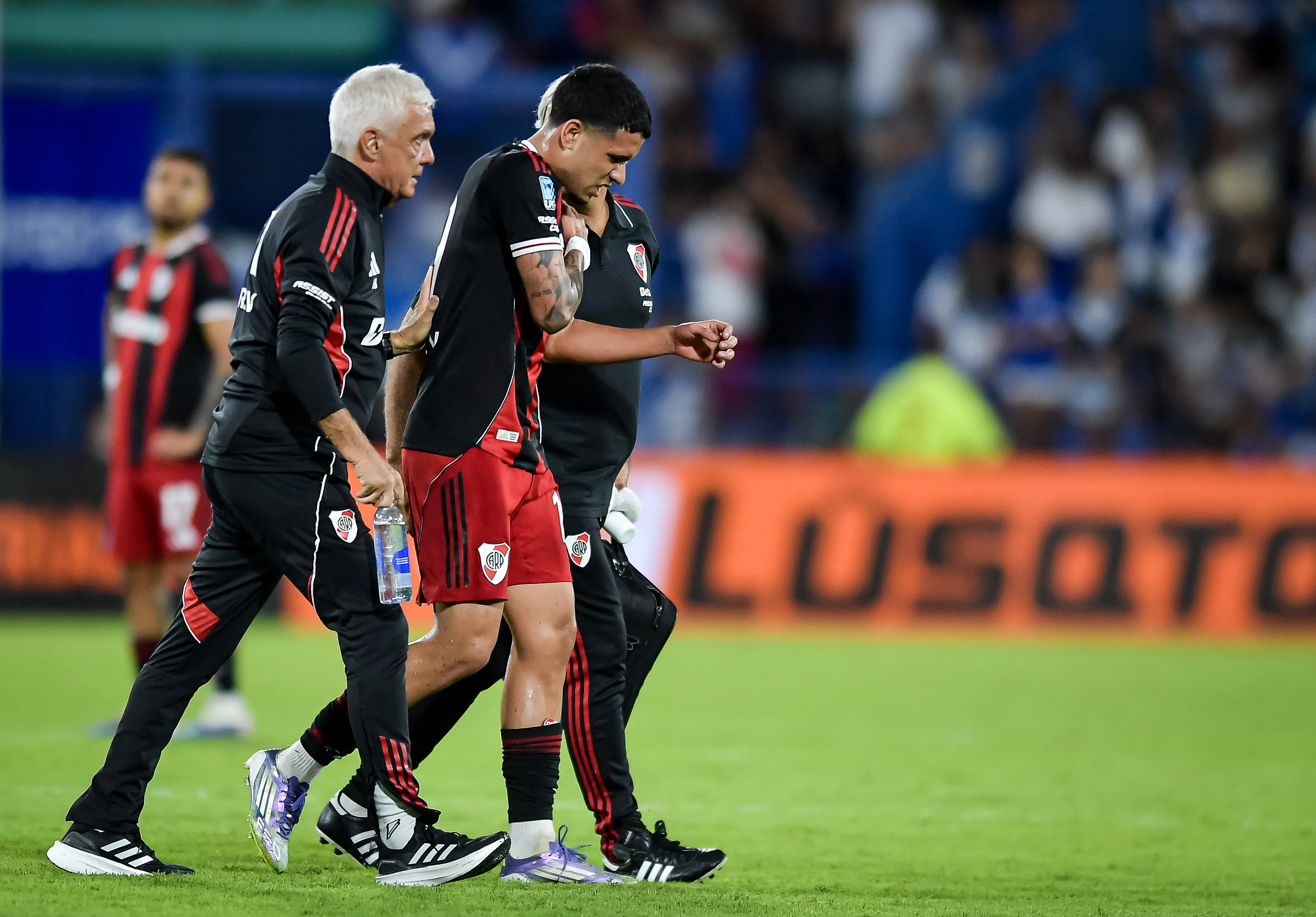 Kendry Páez sufrió una dura caída vs. Vélez. Foto: Getty
