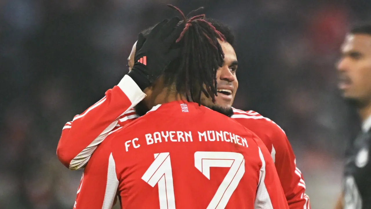 Luis Diaz Michael Olise celebrando un gol en Bayern Múnich. (Foto: Getty Images)