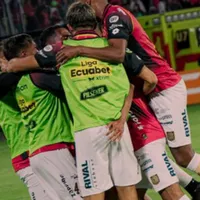 Deportivo Cuenca gana a Barcelona con 10 jugadores casi todo el partido