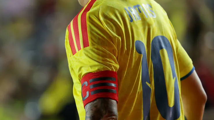 Malos en los clubes, pero figuras en su Selección.