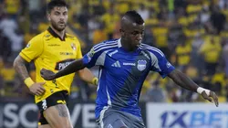 El delantero ecuatoriano recibió insultos racistas en el Monumental