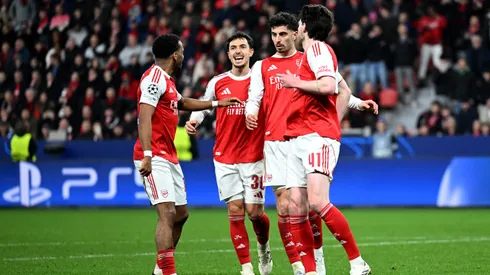 Un polémico penal salva a Arsenal en la Champions League