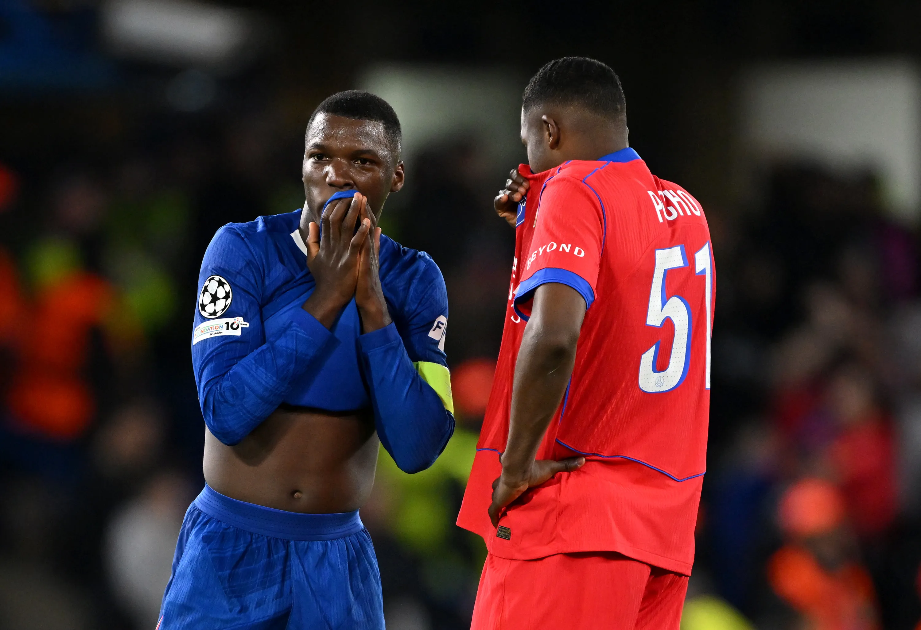 William Pacho eliminó a Moisés Caicedo en la Champions. (Foto: GettyImages)