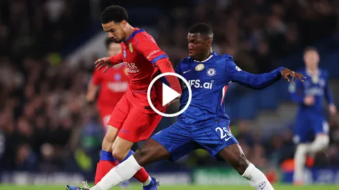Moisés Caicedo protagoniza una pésima jugada que le costó un gol a Chelsea