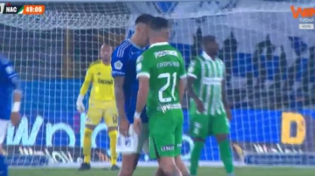 El cabezazo de Jorman Campuzano a Contreras. (Foto: Win Sports)