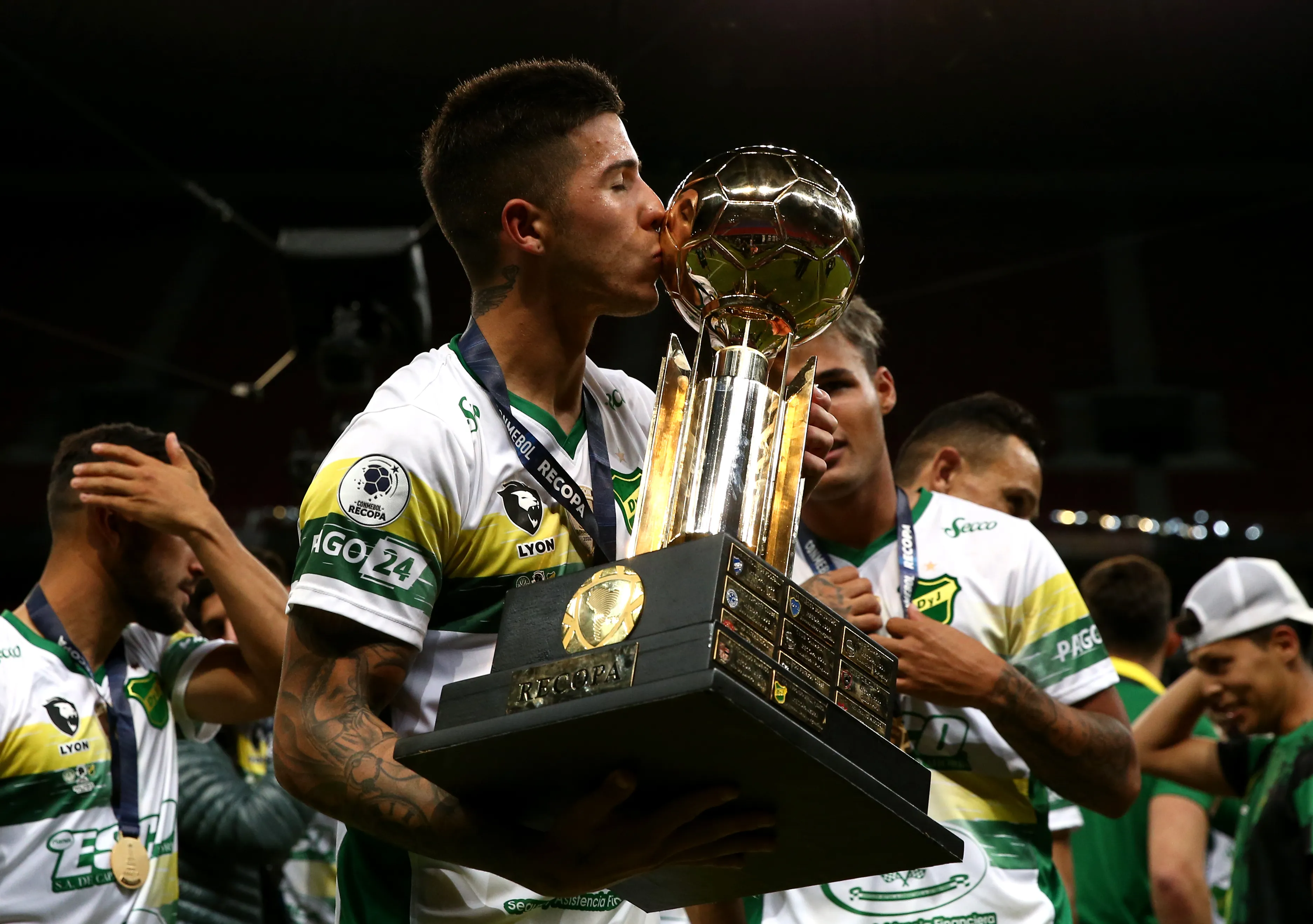 Enzo Fernández fue campeón de Recopa con Defensa y Justicia.