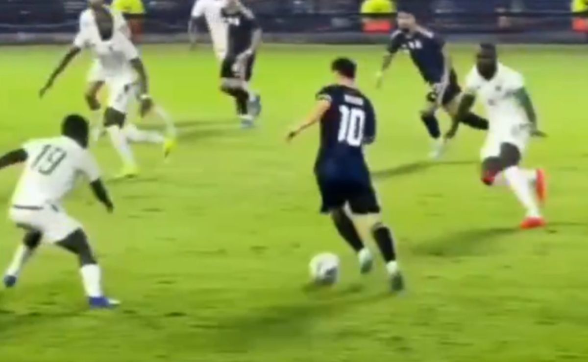 La jugada de Messi que, sin tocar el balón, desafió la lógica y le dio la vuelta al mundo